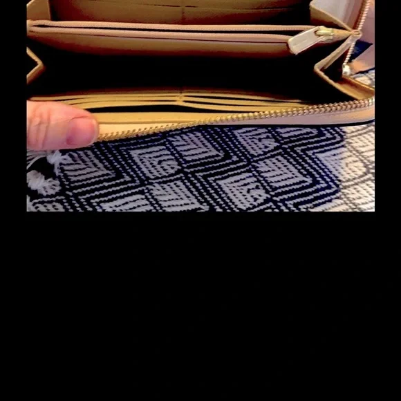 Authentic Coach Tan wallet in good condition open to offers - Picture 3 of 4